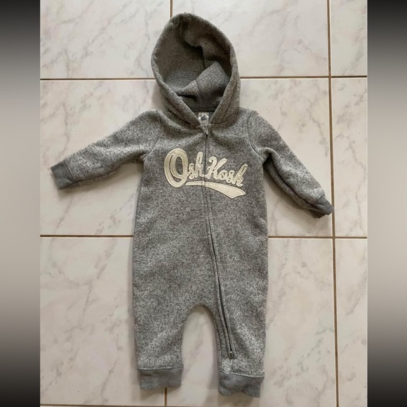 Oshkosh B’Gosh fleece long sleeve one piece size 9 months - Picture 1 of 2